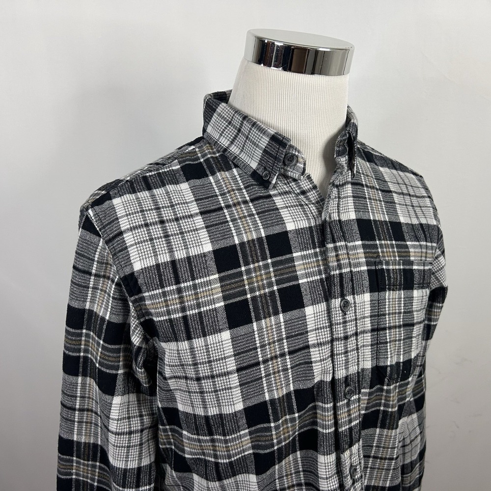 Eddie Bauer Medium Classic Fit Flannel Shirt Black Gray Plaid 100% Cotton